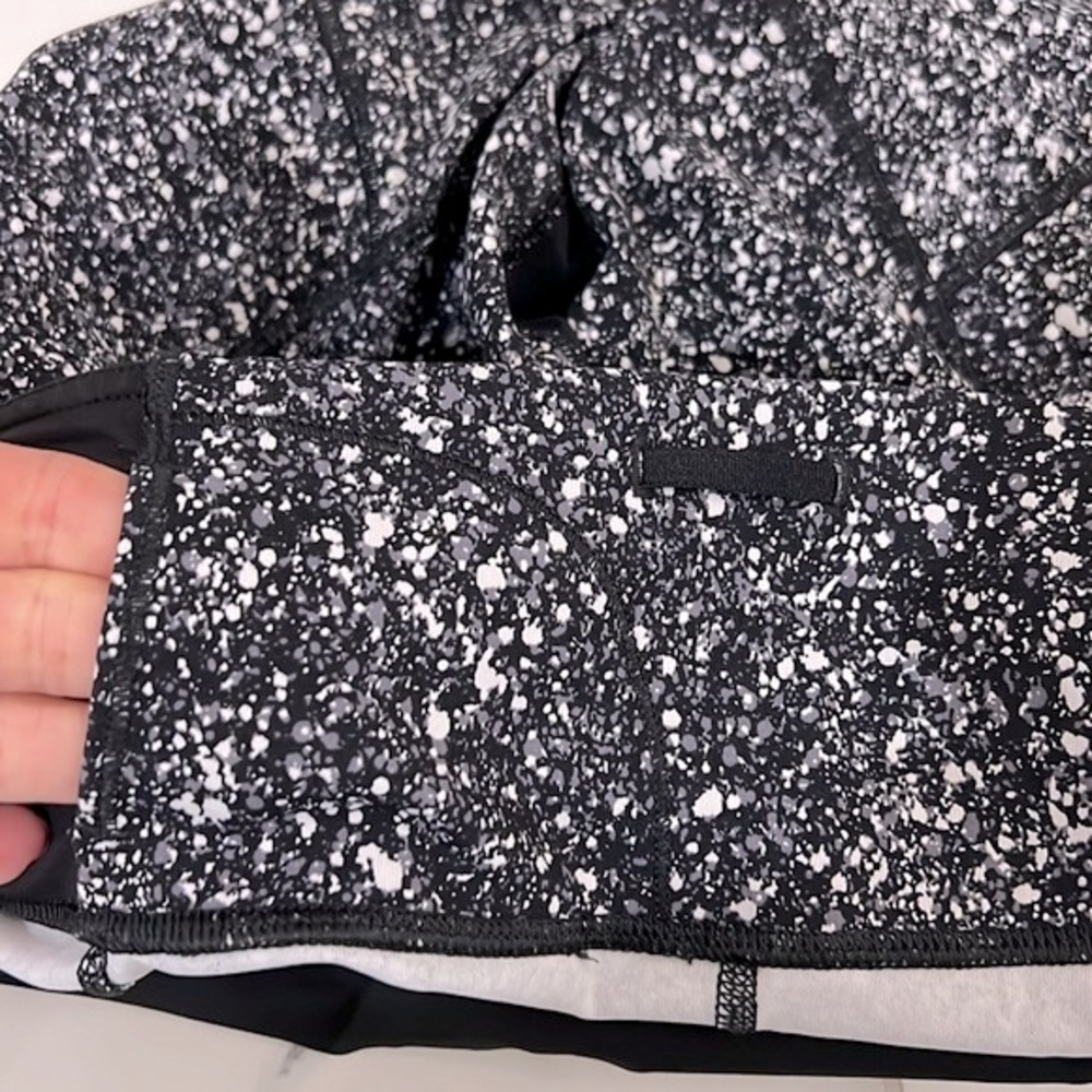 Lululemon Athletica Outrun 17" Crop Splatter White Black / Black Women’s Size 6 - Picture 11 of 15